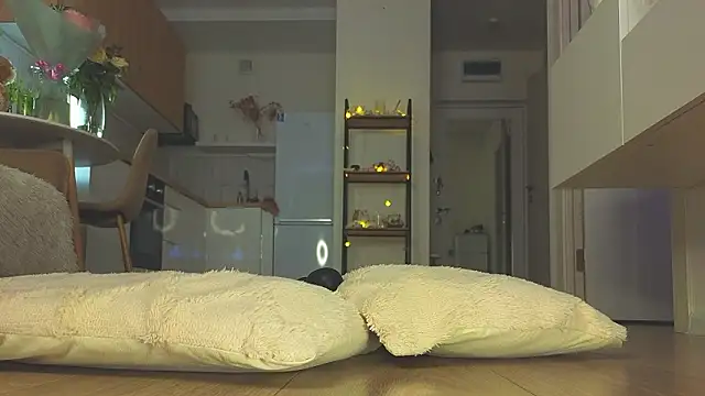 Lili Roze  online show from March 29, 8:46 am