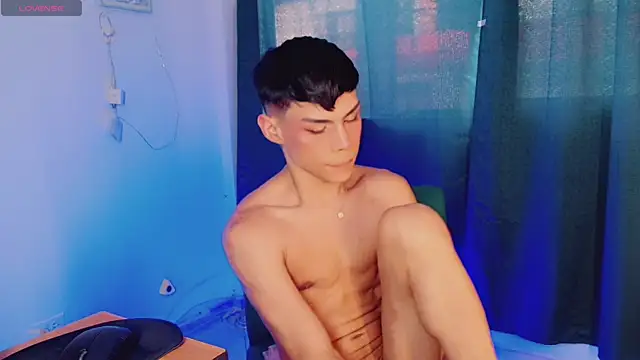 femboykeene online show from April 18, 9:58 pm