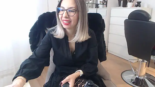 Snapshot of SukyGirl chatting on December 2, 7:10 am SukyGirl online show from December 2, 7:10 am