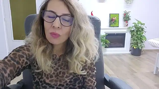 SukyGirl online show from November 17, 8:37 am