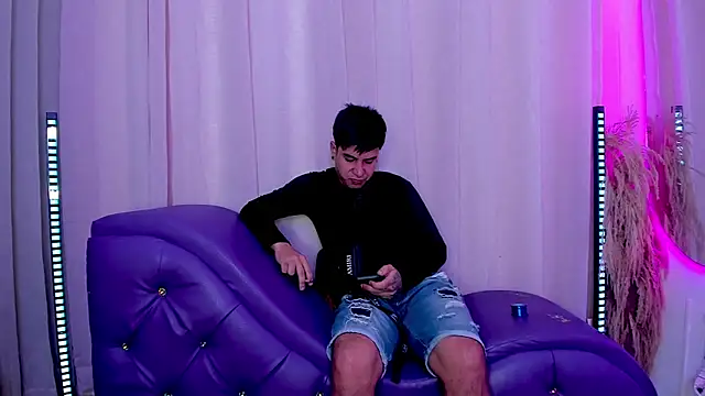 Yourslust  online show from February 15, 12:48 pm