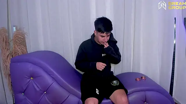 Yourslust  online show from October 20, 1:58 pm