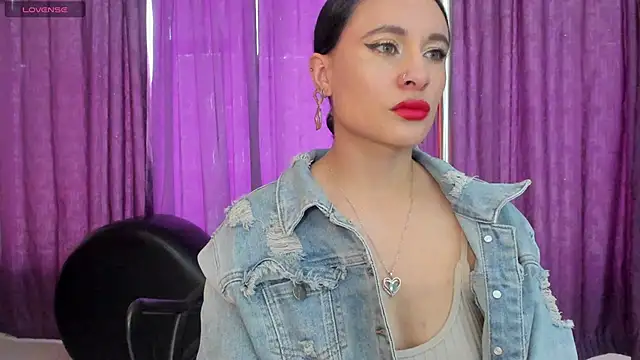 Snapshot of Coral_Gibson chatting on October 7, 1:26 pm Coral Gibson online show from October 7, 1:26 pm