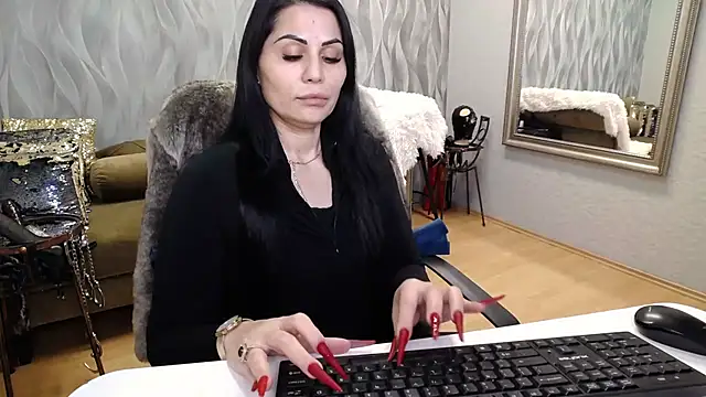 Sara Poison online show from December 17, 5:00 am