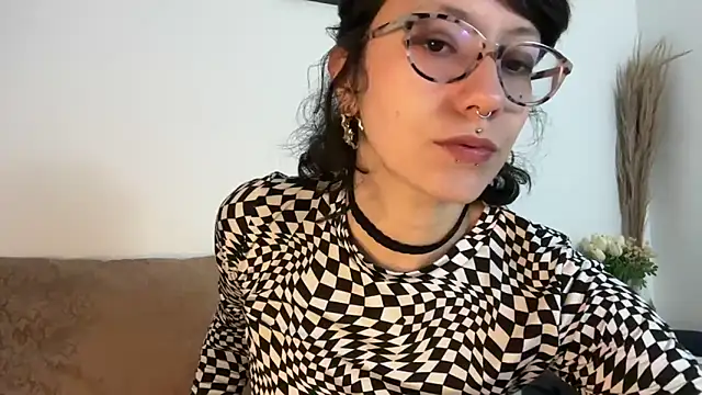 Snapshot of cataline_de_aragaon chatting on October 3, 2:22 pm cataline de aragaon online show from October 3, 2:22 pm