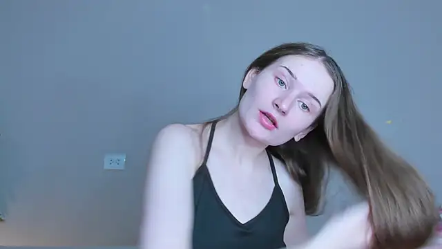 L1ittle kitty  online show from December 5, 7:08 am