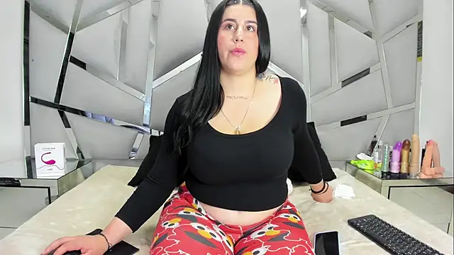 Criistaal  online show from February 3, 6:40 am