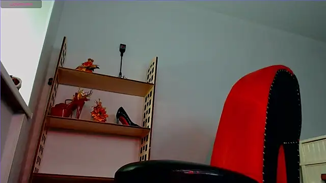 Snapshot of Goddess_Sophie chatting on October 8, 8:18 am Goddess Sophie online show from October 8, 8:18 am
