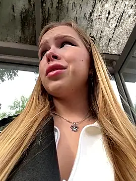 Snapshot of Liza_risky chatting on September 26, 11:41 am Liza risky online show from September 26, 11:41 am