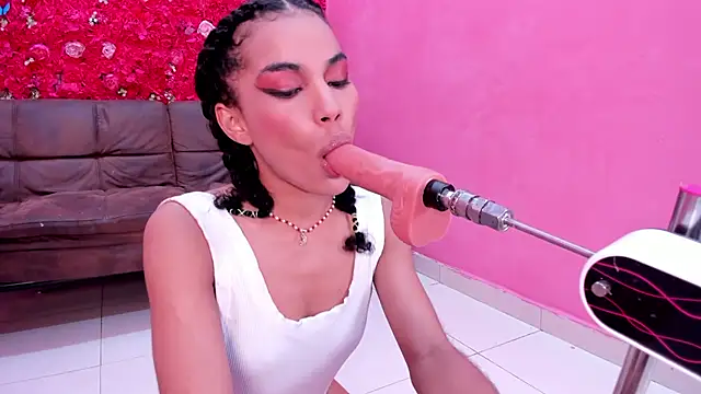 AnnemiekNicole online show from October 25, 8:05 pm