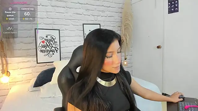 naomiii   online show from September 30, 12:33 pm