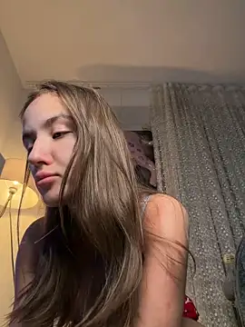 EmilyWi  online show from May 25, 9:25 pm