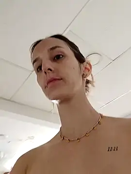 Ambar Roux  online show from October 31, 4:11 pm