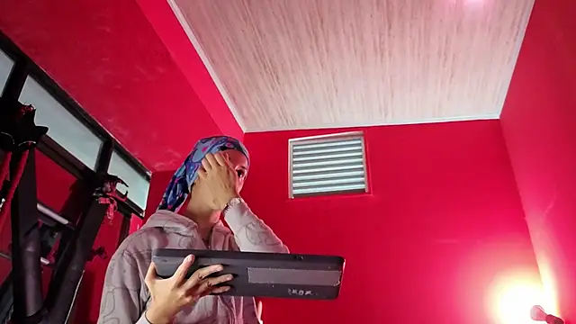 Ambar Roux  online show from February 2, 7:57 pm