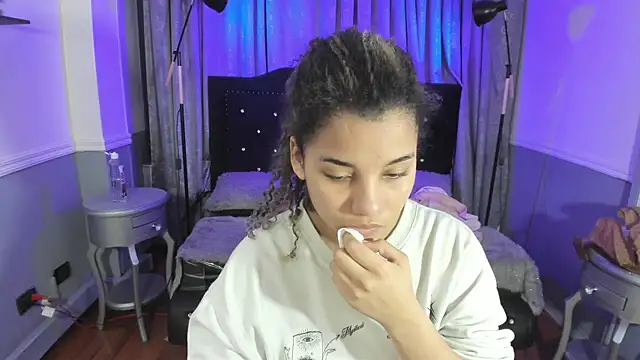 Snapshot of Mayaa_ross chatting on September 14, 2:31 am Mayaa ross online show from September 14, 2:31 am