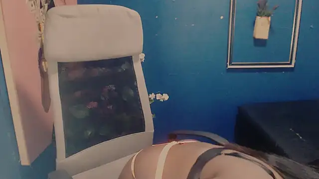 Snapshot of Littleindianmilf chatting on October 8, 12:09 pm Littleindianmilf online show from October 8, 12:09 pm