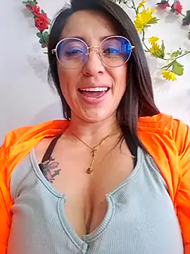 Snapshot of VALERY-03_ chatting on October 3, 12:43 pm VALERY-03 online show from October 3, 12:43 pm