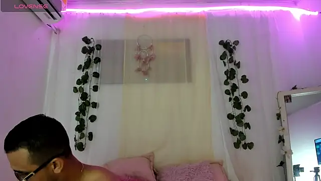 Snapshot of catalina_and_roger chatting on September 15, 9:44 pm catalina and roger online show from September 15, 9:44 pm