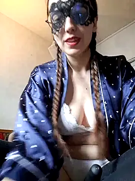 PearMaki online show from October 8, 9:35 am