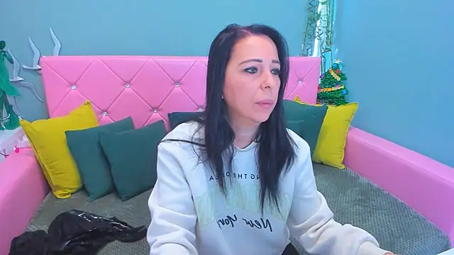 LauraSin online show from December 16, 4:51 am