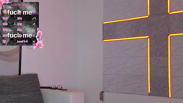 hailey peach online show from December 14, 8:03 pm