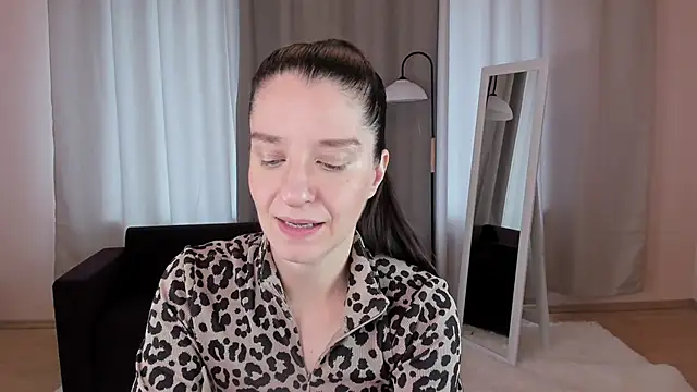Snapshot of helentasty chatting on September 14, 2:42 am helentasty online show from September 14, 2:42 am