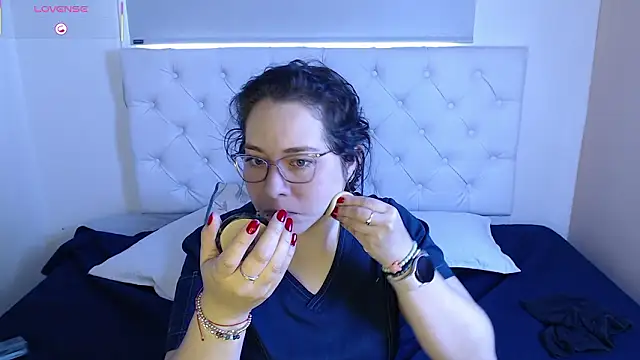 May Carlier online show from February 8, 8:23 pm