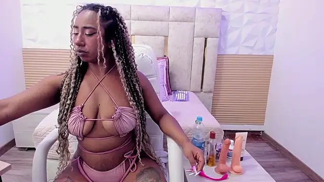  Eveelyn online show from February 25, 8:29 pm