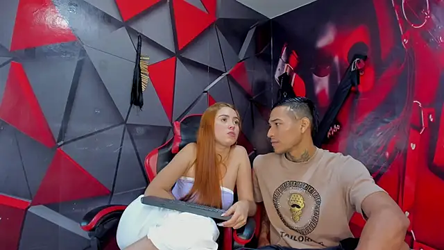 Hana and Zeta online show from December 2, 1:02 pm