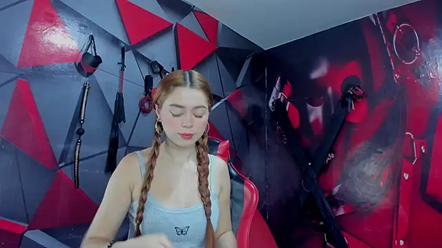 Hana and Zeta online show from December 14, 12:22 pm