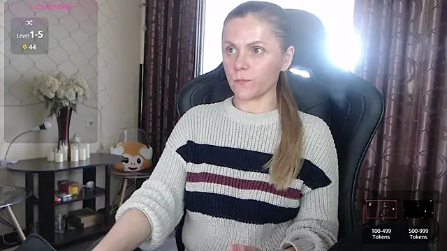 JessieOMays online show from April 28, 7:56 am