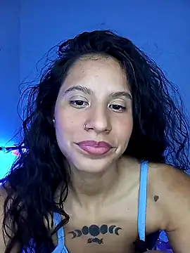 Snapshot of Karii-R chatting on December 2, 7:10 am Karii-R online show from December 2, 7:10 am