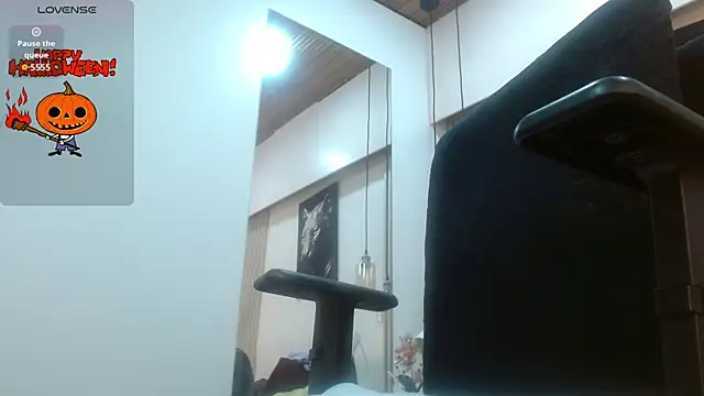 Snapshot of virtual_charm chatting on October 20, 1:47 pm virtual charm online show from October 20, 1:47 pm