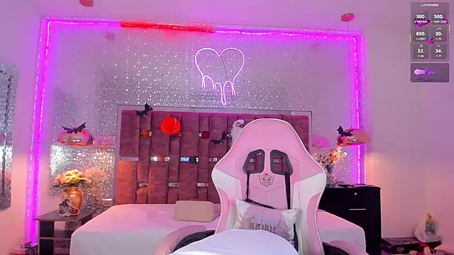 KylieVictoria online show from October 31, 5:20 am