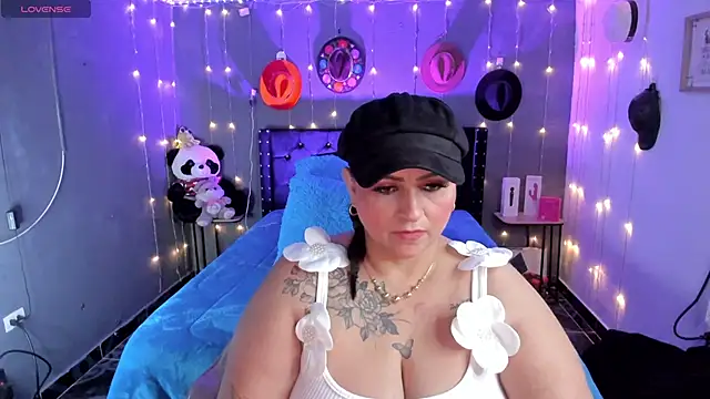 Ivonnee   online show from December 16, 12:38 am