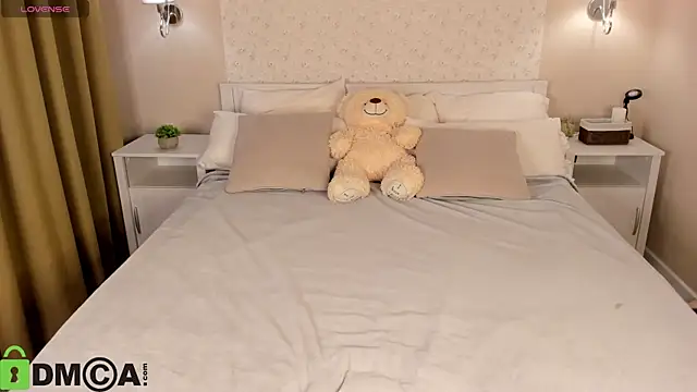 Jennifer Wadee online show from June 1, 11:27 pm