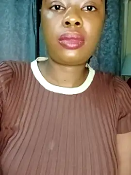 Luciouslips00 online show from November 17, 3:46 pm