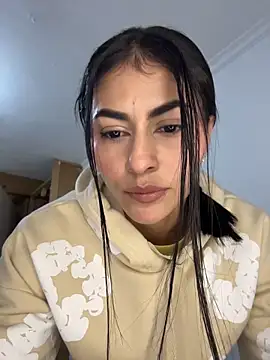 emilie xx  online show from May 3, 3:54 am