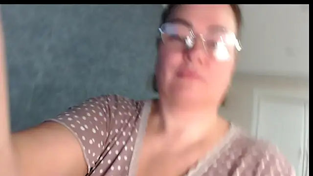 Nora Star online show from April 17, 7:05 pm