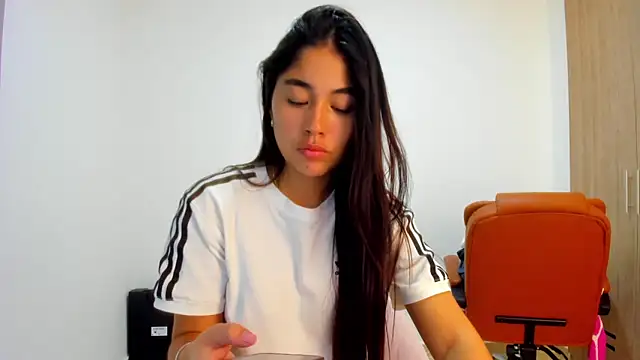 AriaMontgomery online show from April 15, 4:13 am