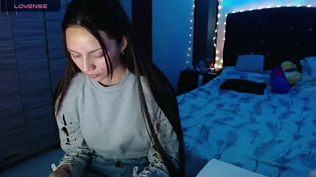 Snapshot of holy_juli chatting on September 11, 3:51 am holy juli online show from September 11, 3:51 am
