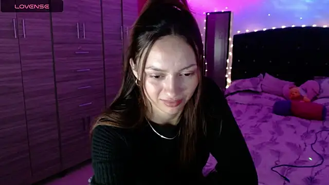 Snapshot of holy_juli chatting on September 29, 4:06 am holy juli online show from September 29, 4:06 am
