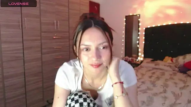 Snapshot of holy_juli chatting on September 13, 4:09 am holy juli online show from September 13, 4:09 am
