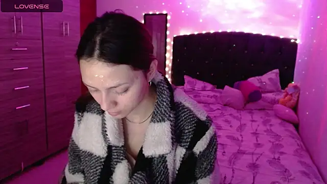 Snapshot of holy_juli chatting on October 8, 3:44 am holy juli online show from October 8, 3:44 am