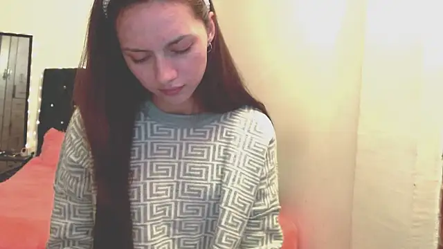 holy juli online show from April 6, 4:34 am