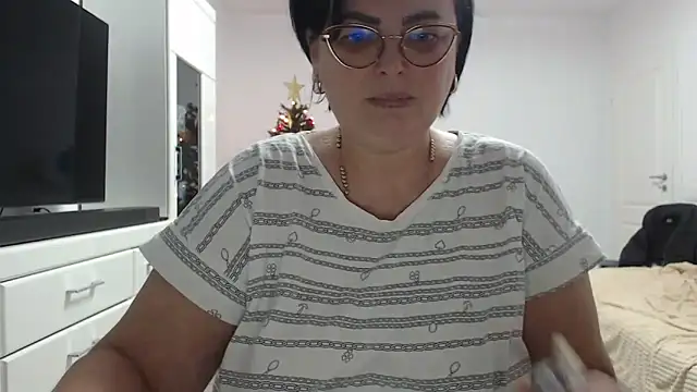 Amandamuller1982 online show from December 22, 11:30 pm