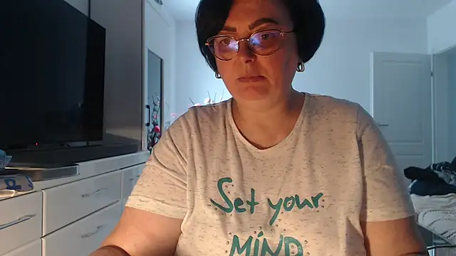 Amandamuller1982 online show from April 9, 9:15 am