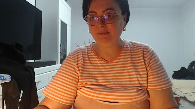 Amandamuller1982 online show from March 31, 8:42 pm