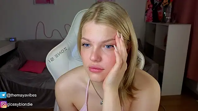 Maya Rave online show from March 21, 3:33 am