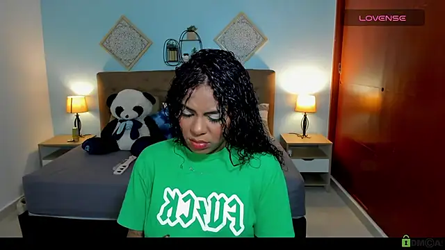 Snapshot of Edelaine_rogers chatting on October 3, 6:18 am Edelaine rogers online show from October 3, 6:18 am